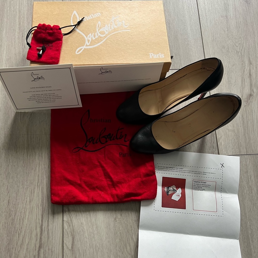 Christian Louboutin simple pumps - size 37.5